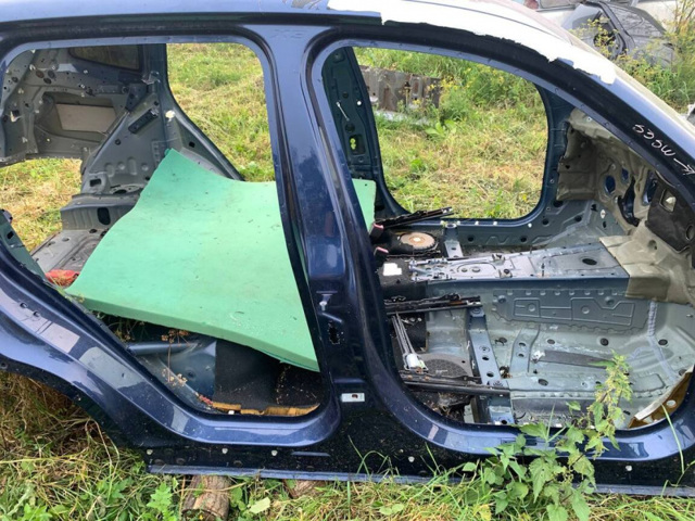 Боковина кузова права 41007494002 BMW