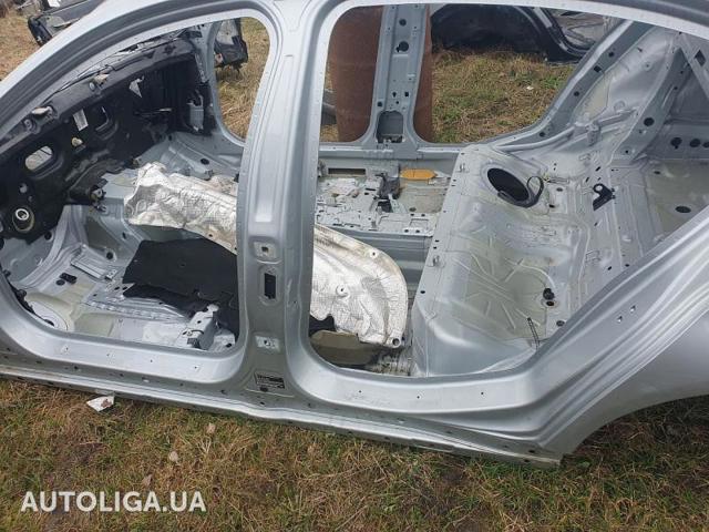 Амортизаційна стійка центральна, ліва 41217240477 BMW