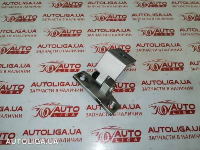 Петля передніх дверей права 41517205552 BMW