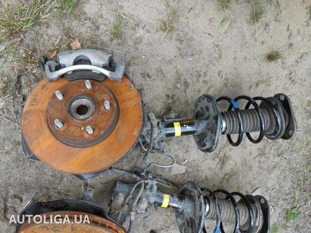Кулак поворотний передній лівий 4321202350 TOYOTA