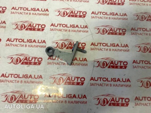 Дверний шарнір задній лівий 4G0831401 VAG