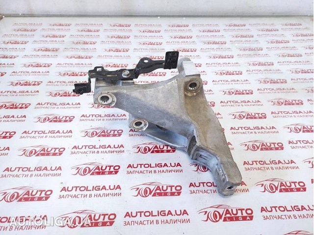 Кронштейн подушки (опори) двигуна, передньої 50630TA1A00 HONDA