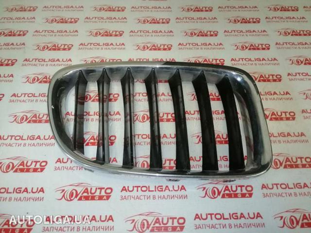 Решітка радіатора права 51112993308 BMW