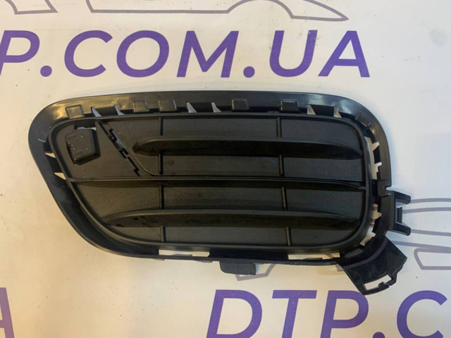 Решітка переднього бампера, права 51117347946 BMW