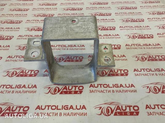 Кронштейн підсилювача переднього бампера 51117399913 BMW