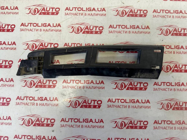 Кронштейн кріплення бампера переднього правий 51127226938 BMW