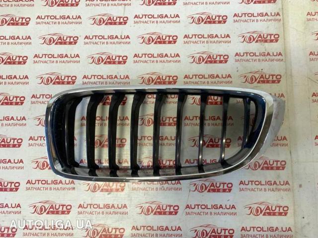 Решітка радіатора ліва 51137294817 BMW
