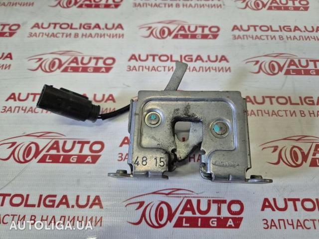 Замок кришки капота 51237299162 BMW