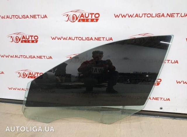 Скло та ущільнювачі скла вітрового правого/лівого 51337182109 BMW
