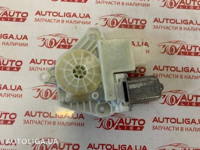 Мотор склопідйомника дверей передніх, лівих 51337455082 BMW