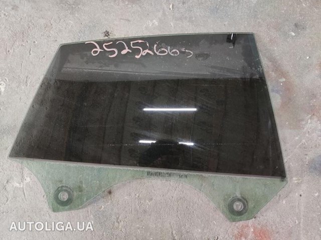 Скло задніх дверей, правих 51357291420 BMW