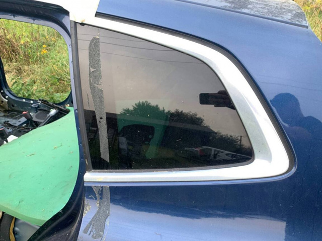 Скло багажника, ліве 51377410063 BMW