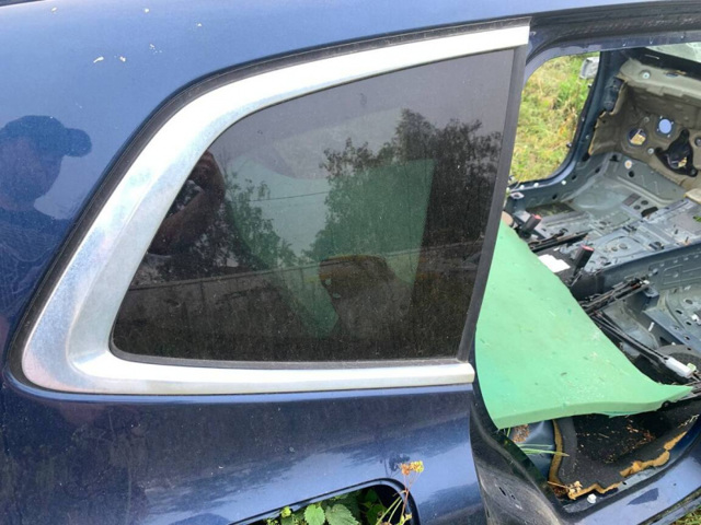 Стукло багажника, праве 51377410064 BMW