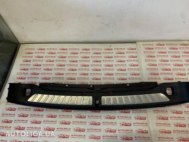 Накладка задньої панелі багажника 51487396611 BMW