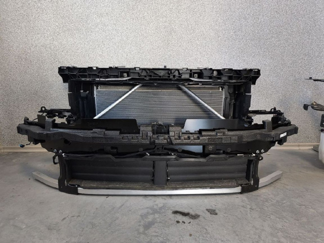 Рамка радіатора верхня 51648737300 BMW