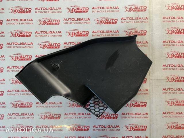 Заглушка жабо збоку 51717399017 BMW