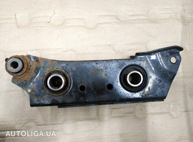Важіль задньої підвіски нижній, правий 551A03TA0A NISSAN