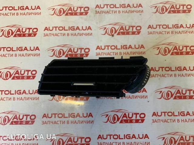 Решітка повітропровода права 64229292740 BMW