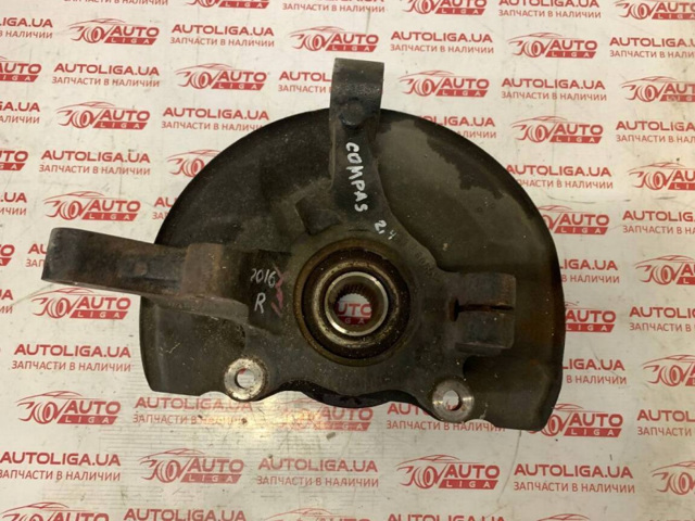 Цапфа поворотна права 68088498AD CHRYSLER
