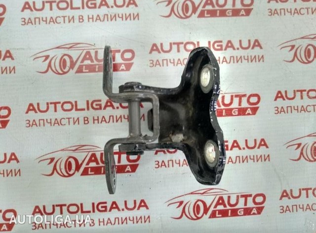 Завіса дверей задніх лівих 6876035040 TOYOTA