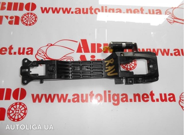Тримач зовнішньої ручки дверей, передньої лівої 6920252040 TOYOTA