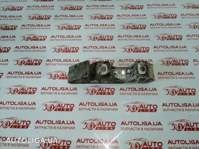 Кронштейн кріплення переднього стабілізатора 7L0411063B VAG