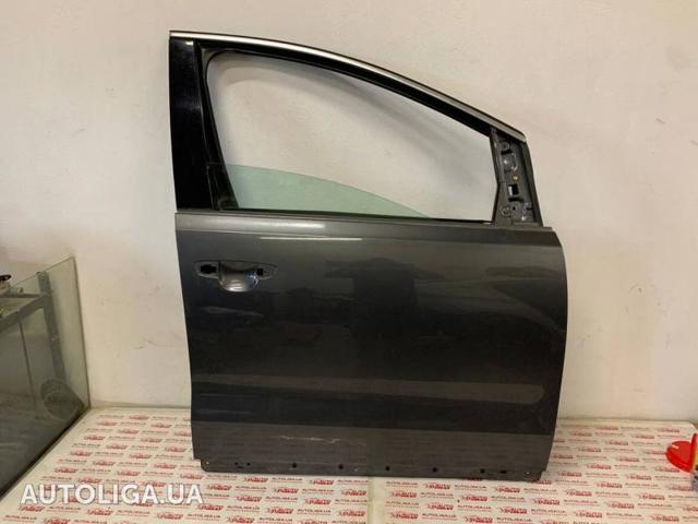 Дверка передня права 7N0831056AF VAG