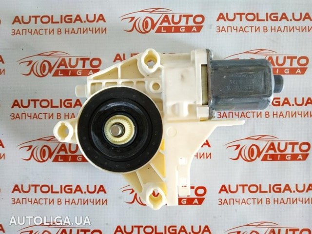 Мотор склопідйомника дверей передніх, правих 807307296R RENAULT