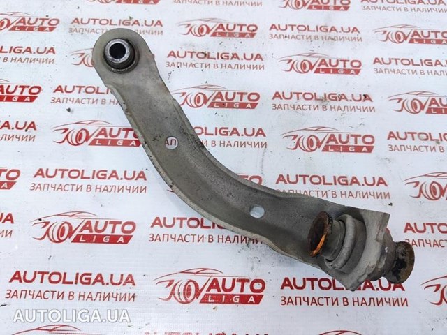 Кронштейн передньої балки 8200127324 NISSAN