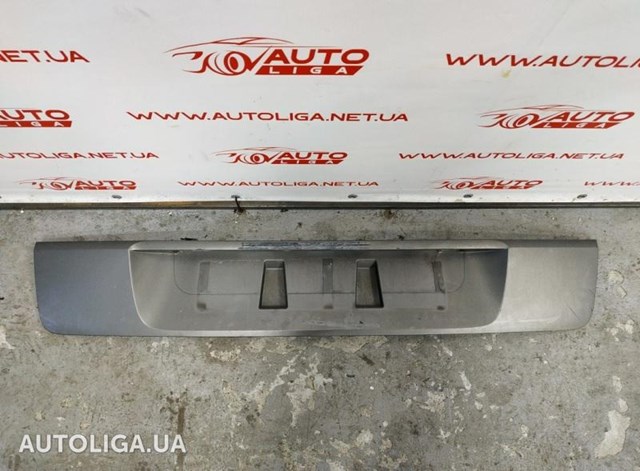 Накладка задніх 3-х/5-х дверей 8200139781 RENAULT