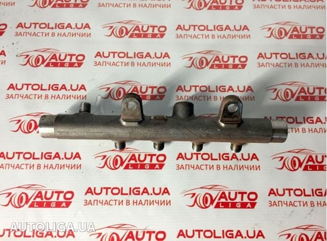 Рампа форсунок системи упорскування палива 8200704212 RENAULT