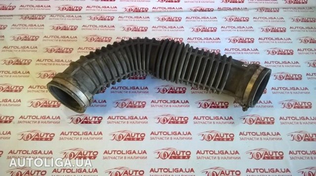 Патрубок повітряний, вхід в турбіну (наддув) 8200858600 OPEL