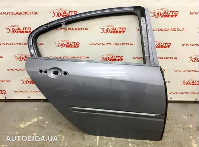 Двері задні в зборі 821000022R RENAULT