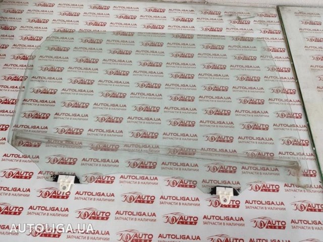 Скло задньої двері правої 823004CA0A NISSAN