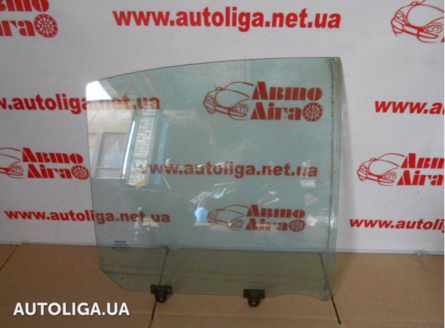 Вікно задніх дверей 82300AX105 NISSAN