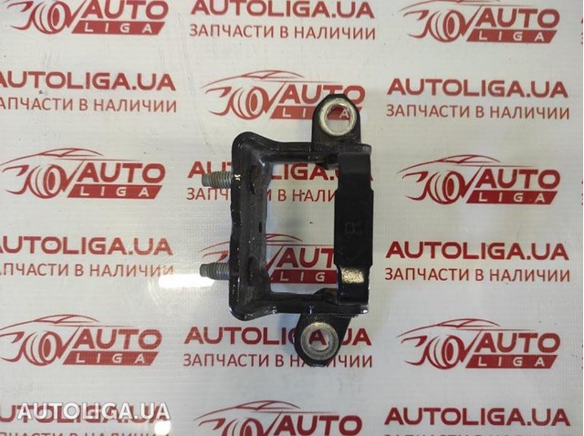 Петля задніх правих дверей 824001KA0A NISSAN