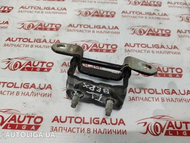 Петля заднтої двері, лівої 824011KA0A NISSAN