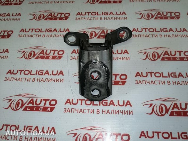 Петля передніх дверей, правою 824201KA0A NISSAN