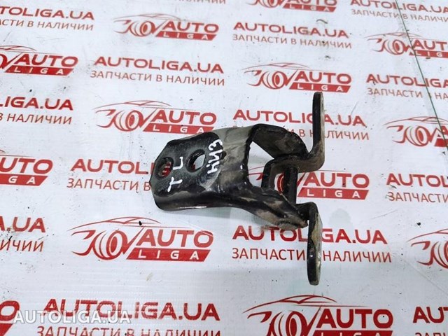 Дверний шарнір правий передній 824211KA0A NISSAN