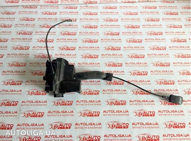 Замок задніх дверей, правих 825020025R RENAULT