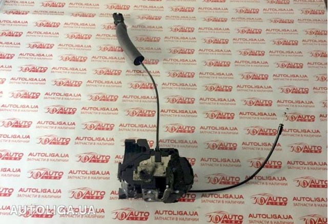 Замок задніх дверей, правих 825020499R RENAULT