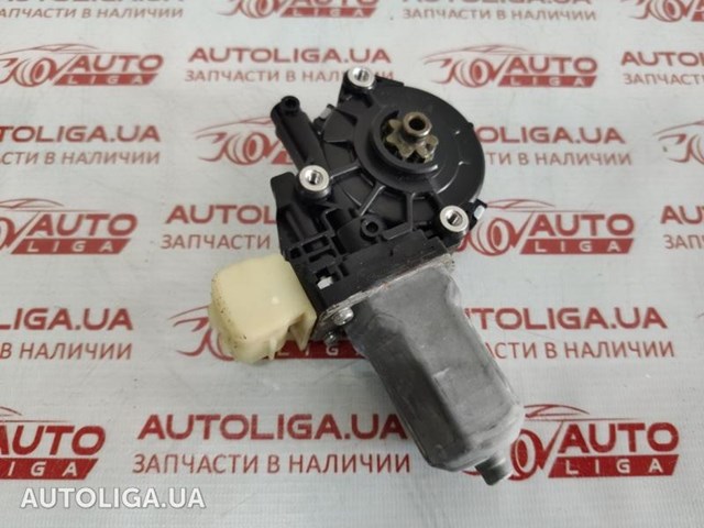 Моторчик склопідйомника двері задніх, правих 827304BA0A NISSAN