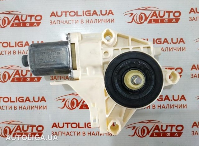 Моторчик склопідйомника двері задніх, лівих 827310001R RENAULT