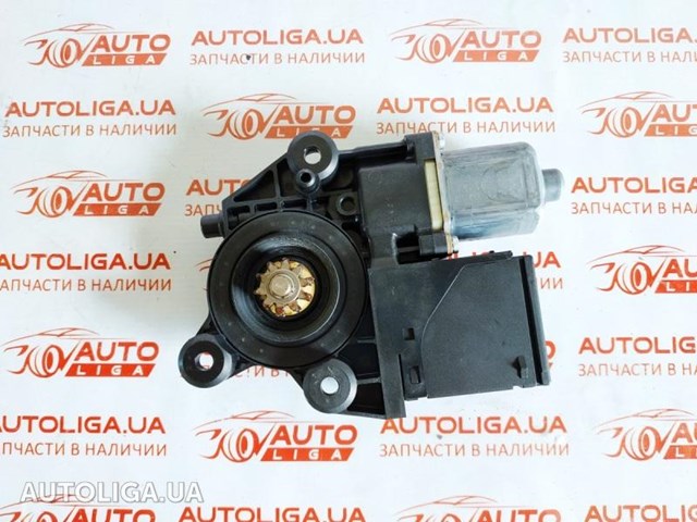Моторчик склопідйомника двері задніх, лівих 827310166R RENAULT