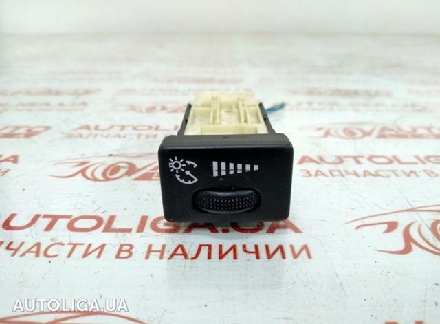 Кнопка коректора фар 8411942020 TOYOTA