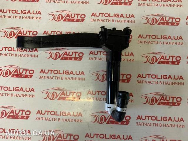 Форсунка омивача фари передньої, лівої 8520853070 TOYOTA