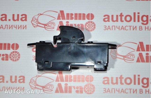 Кнопка вмикання двигуна склопідіймача задня права 8608A183 MITSUBISHI