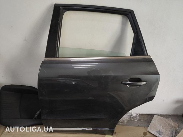 Двері пасажирськи задні ліві 8R0833051B VAG