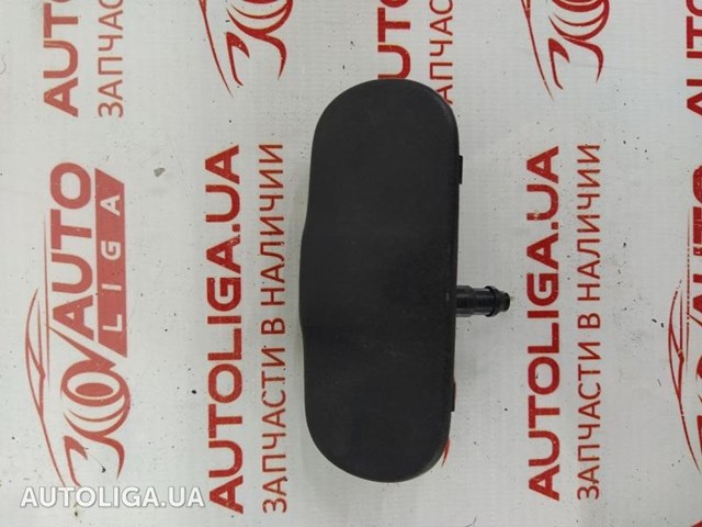 Форсунка омивача скла лобового, права 8R0955988B VAG