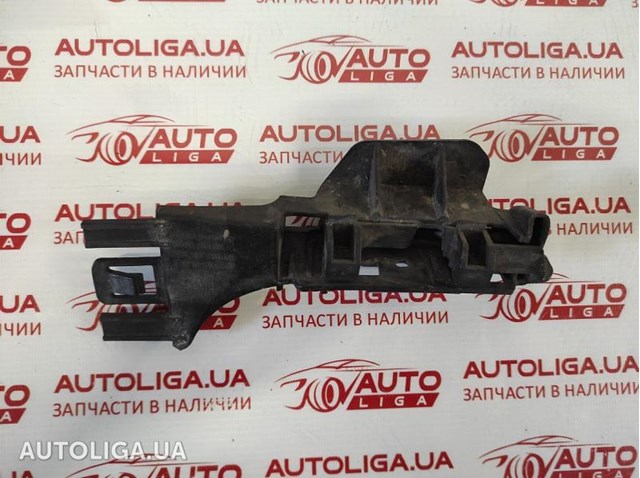 Направляюча заднього бампера, права 8T0807890 VAG